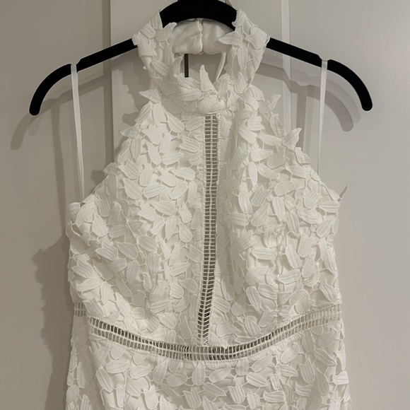 Perfect wedding shower or rehearsal dress for the bride to be! - Picture 2 of 4